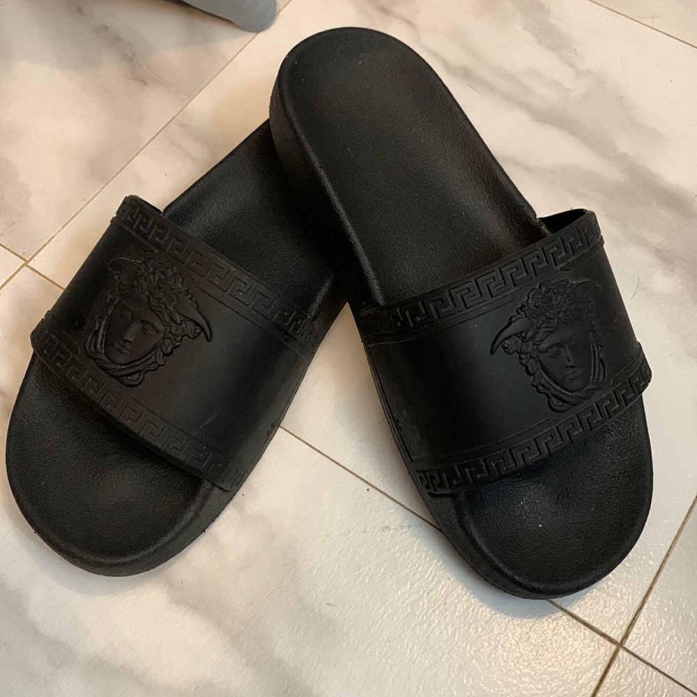 Cute Medusa Head Pool Slide Size 7 Fits 8
